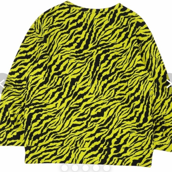 🆕💯% Auth Men’s Gucci Sweatshirt Sz M Tiger Print 🐯 - Picture 3 of 7